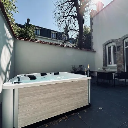 Appartement 2 Lenoir T2 Spacieux Avec Jacuzzi Au Centre-ville Reims