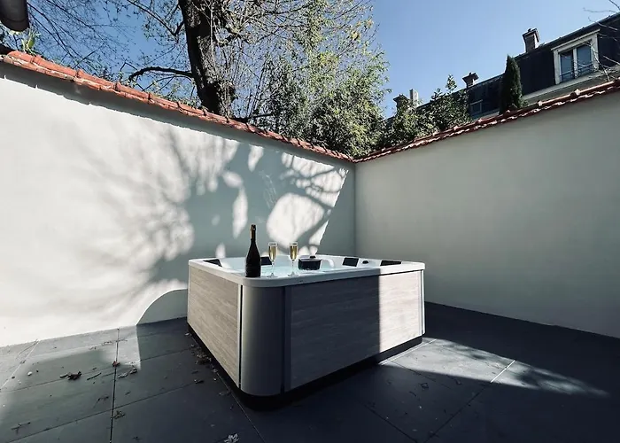 2 Lenoir T2 Spacieux Avec Jacuzzi Au Centre-ville Apartment Reims